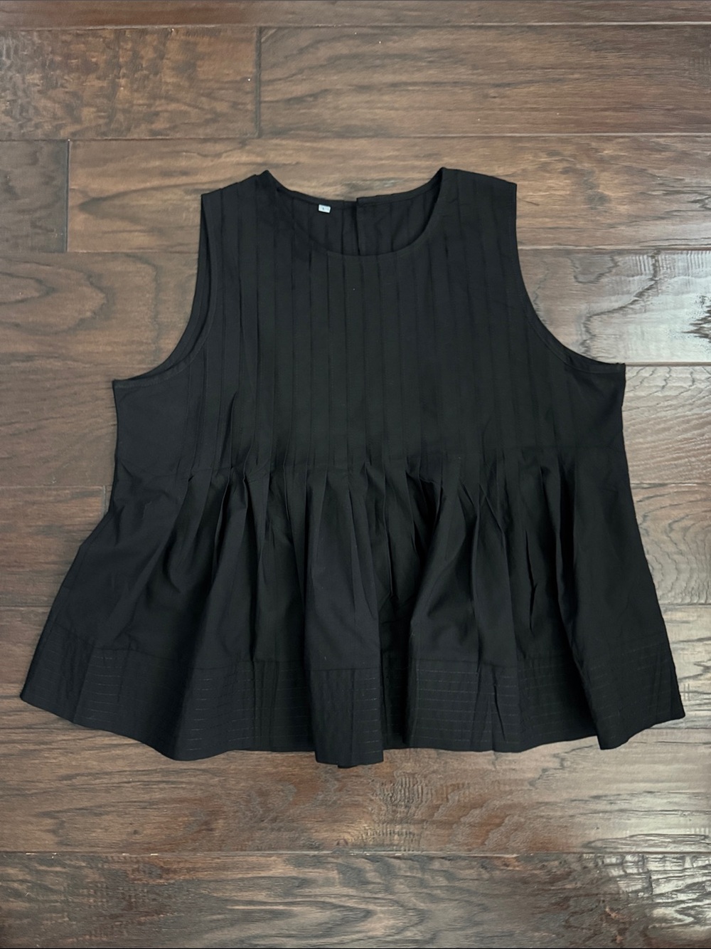 Women’s Black Sleeveless Pleated Top